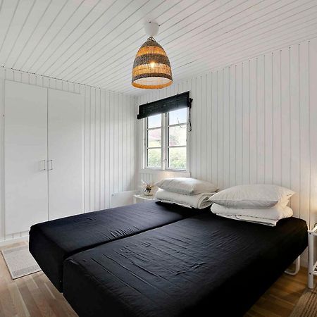 Nyistandsat Sommerhus Med Kaerlighed Og Sjael Kyndelose Buitenkant foto