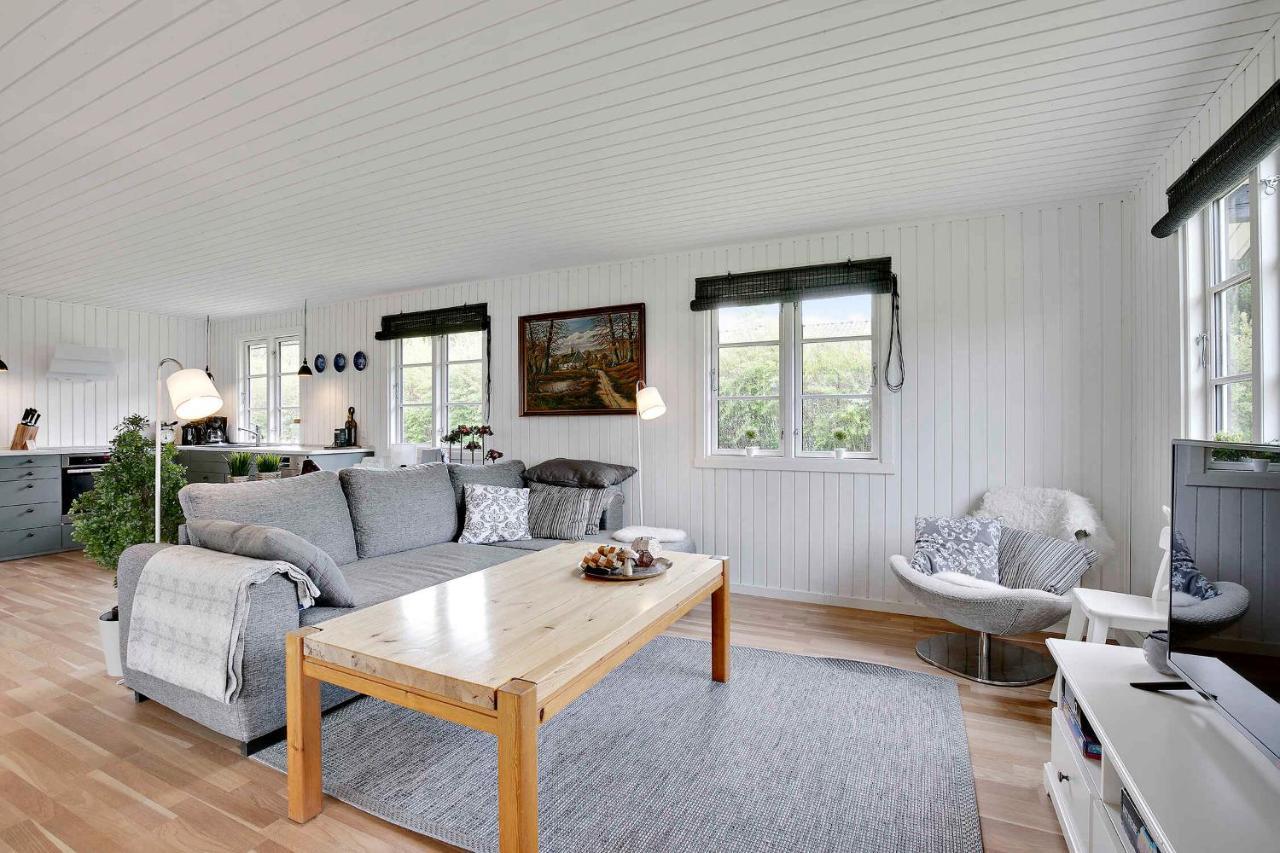 Nyistandsat Sommerhus Med Kaerlighed Og Sjael Kyndelose Buitenkant foto
