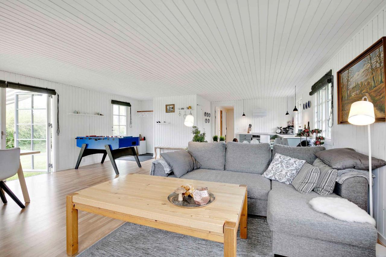 Nyistandsat Sommerhus Med Kaerlighed Og Sjael Kyndelose Buitenkant foto