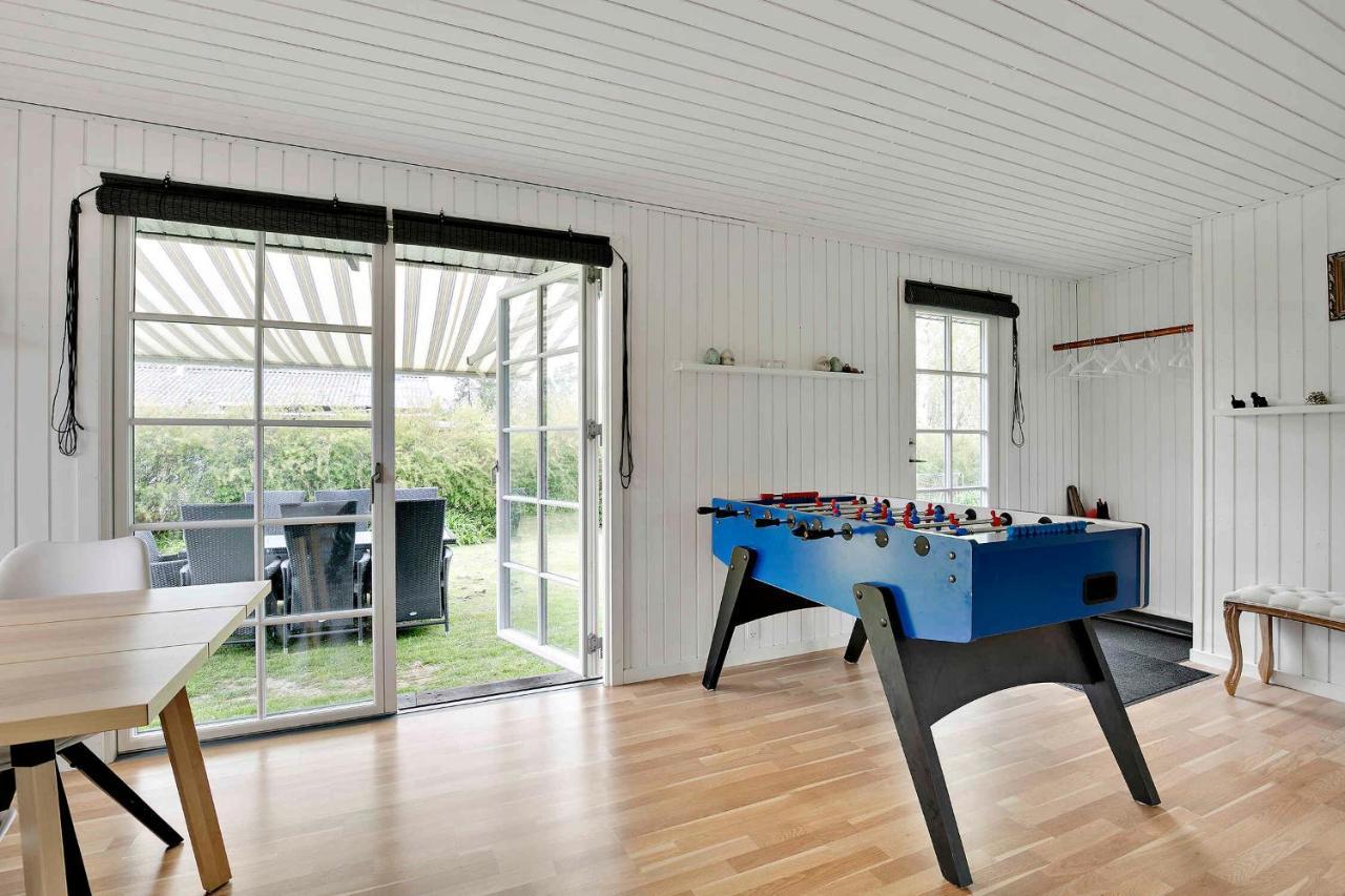 Nyistandsat Sommerhus Med Kaerlighed Og Sjael Kyndelose Buitenkant foto