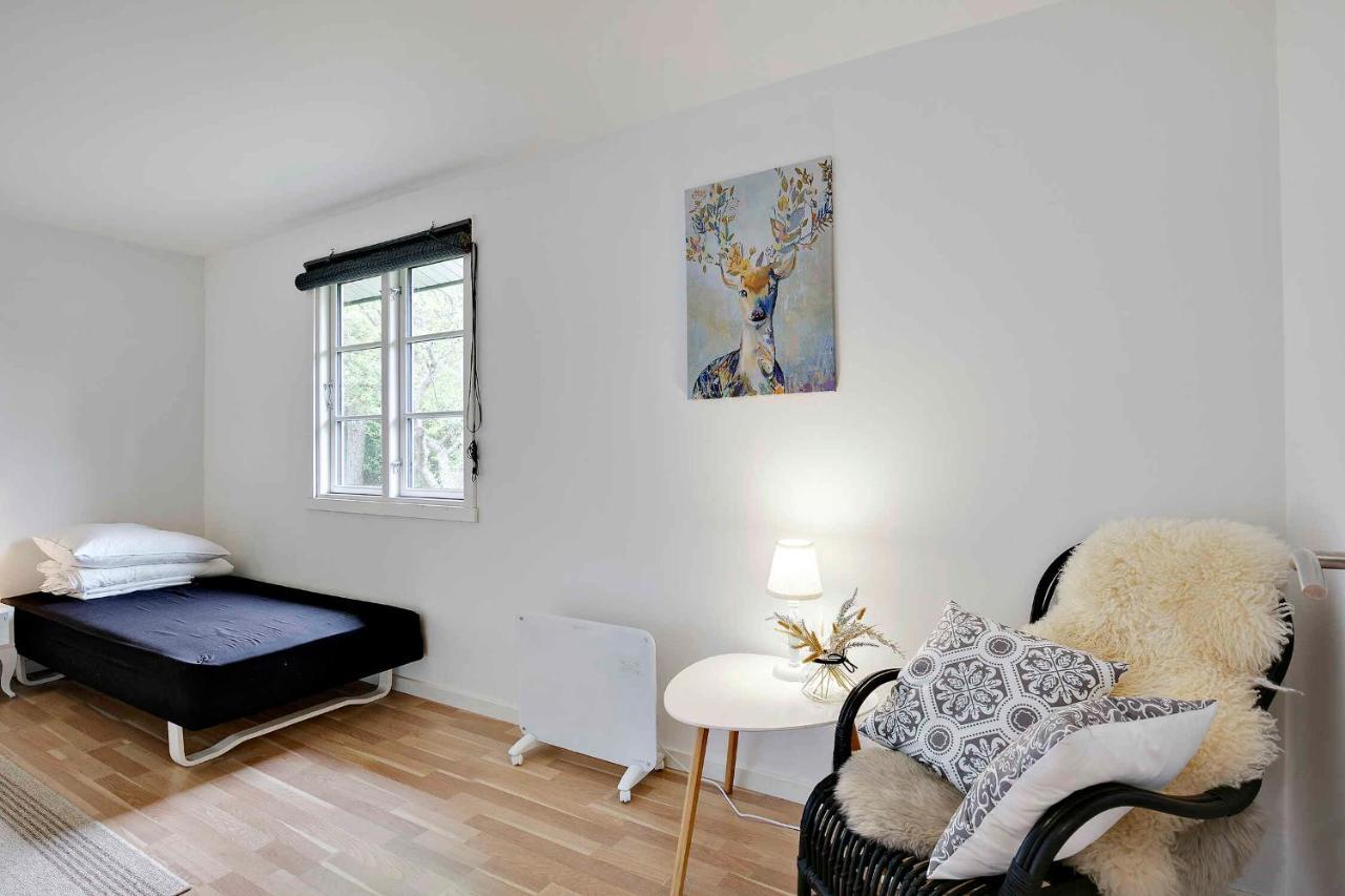 Nyistandsat Sommerhus Med Kaerlighed Og Sjael Kyndelose Buitenkant foto
